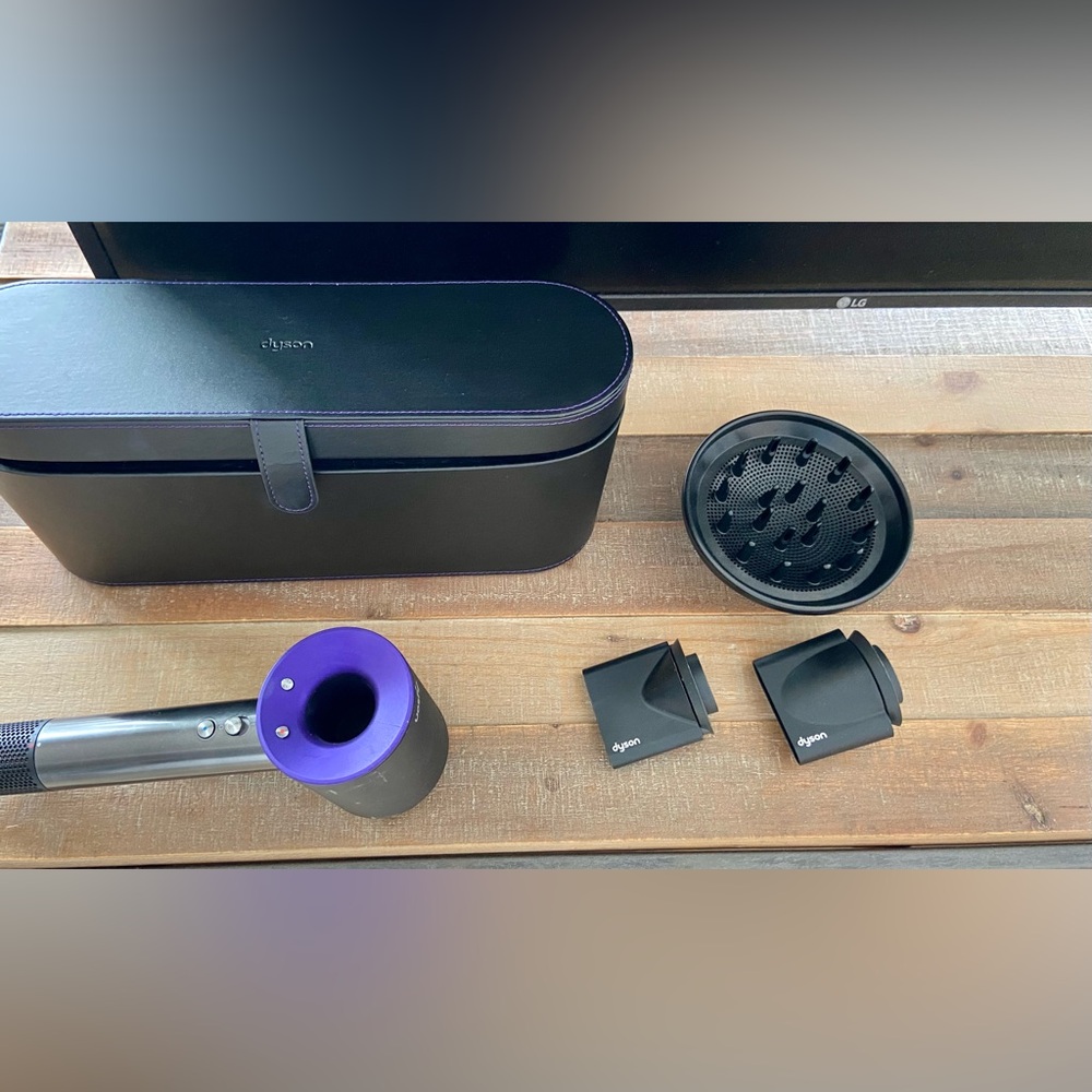 Dyson Supersonic™ Hair Dryer with 3 Attachments and Presentation Case